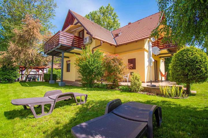 Holiday apartment for 4 people, with garden and balcony - 1
