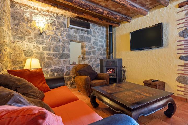 Casa rural 'Mas Fullat' con vistas a la montaña, Wi-Fi y aire acondicionado in Alforja, Baix Camp