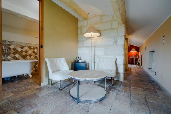 Hôtel pour 4 personnes, avec terrasse et jacuzzi ainsi que piscine et jardin, animaux acceptés à Saint-Hilaire-d'Ozilhan - 2