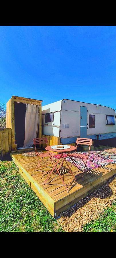 Camping pour 2 personnes, avec Terrasse ainsi que Jardin et Vue