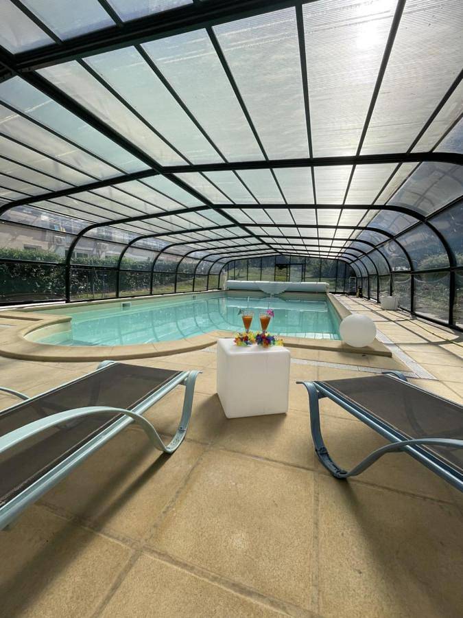 Gîte pour 4 personnes, avec piscine ainsi que jardin et vue dans Camblain-Châtelain