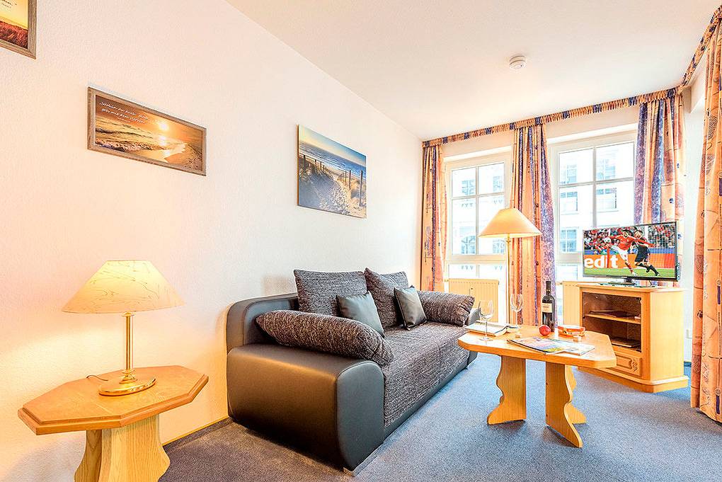 Entire holiday apartment, Holiday apartment for 4 people with balcony in Sellin, Ruegen