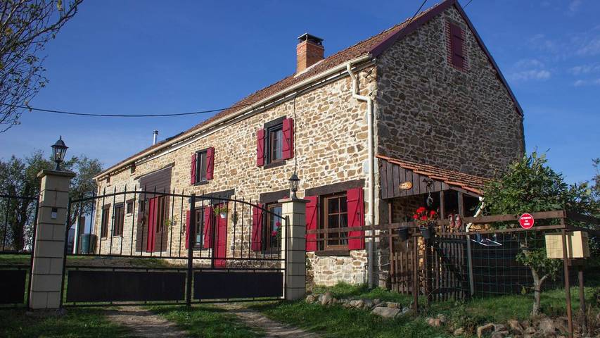 Maison de vacances pour 3 personnes, avec piscine et terrasse ainsi que jardin et vue sur le lac