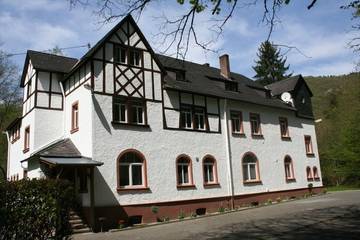 Ferienwohnung für 2 Personen, mit Terrasse und Garten in Alf