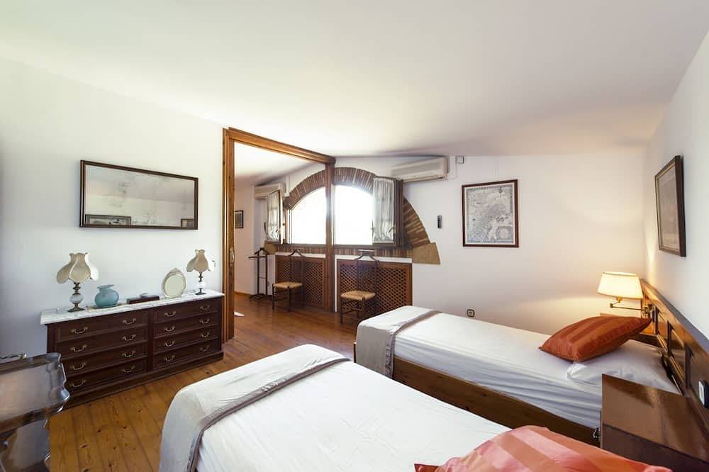 Villa mit Pool, in der Nähe von Sitges und Barcelona. Naturpark Weintourismus in Alt Penedès, Penedes DO