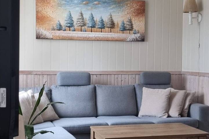 Cozy 2-bedroom cabin in peaceful Gryllefjord with Ac in Senja, Torsken