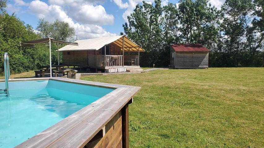Location de vacances pour 6 personnes, avec vue ainsi que jardin et piscine à Marans - 4