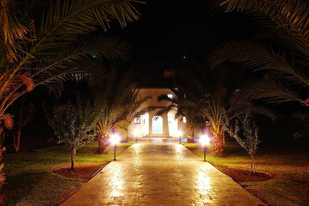 Villa de lujo con piscina, a 3 minutos de la playa Ang Big Private Garden in Yeroskipou, Chipre Sur