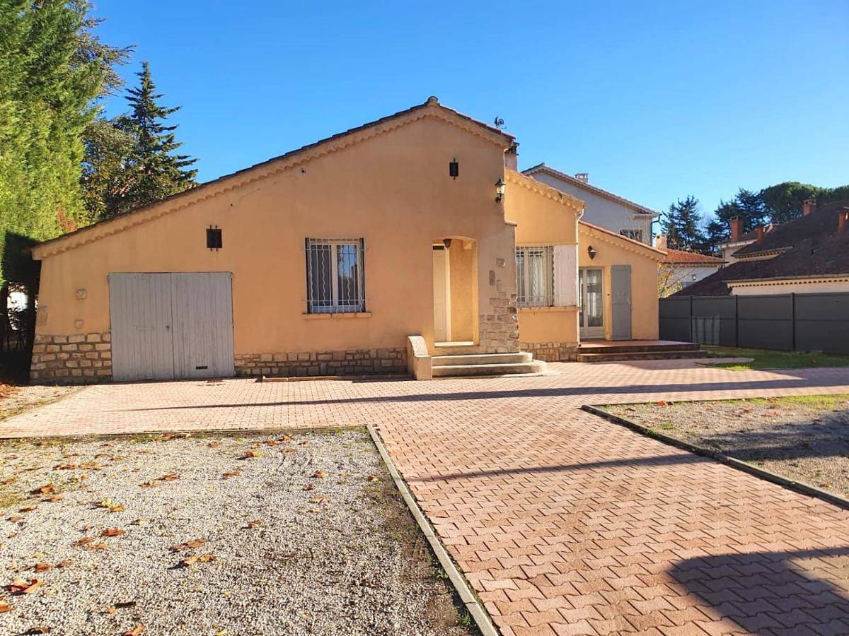 Three-Bedroom Villa in Aix-en-Provence, Aix-en-Provence en omgeving