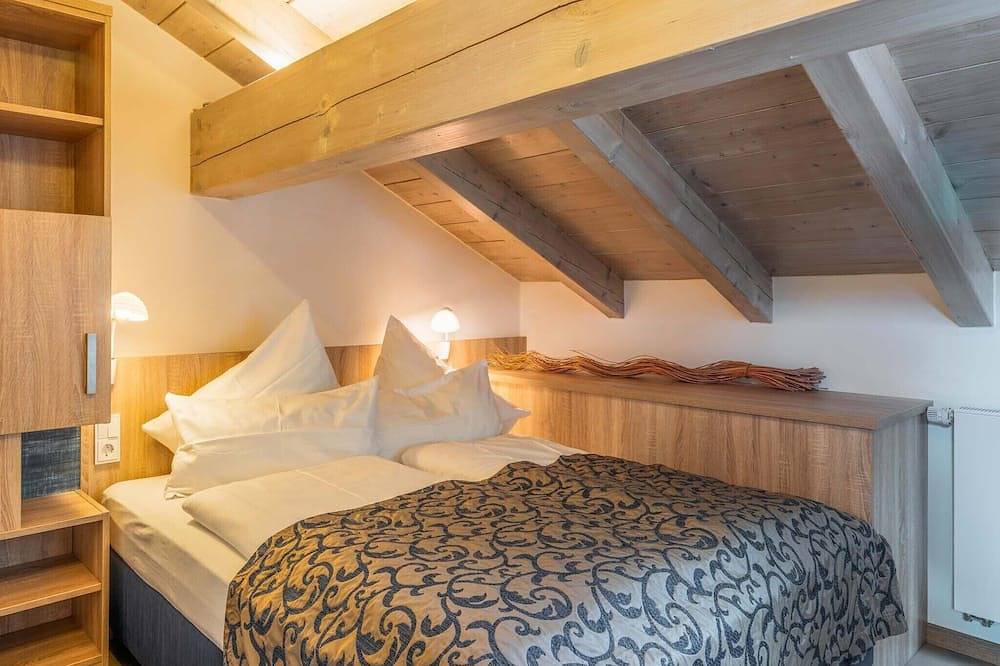 Ganze Wohnung, Ambiente, 53 qm Dachgeschoss, 1 separates Schlafzimmer in Bad Endorf, Chiemsee
