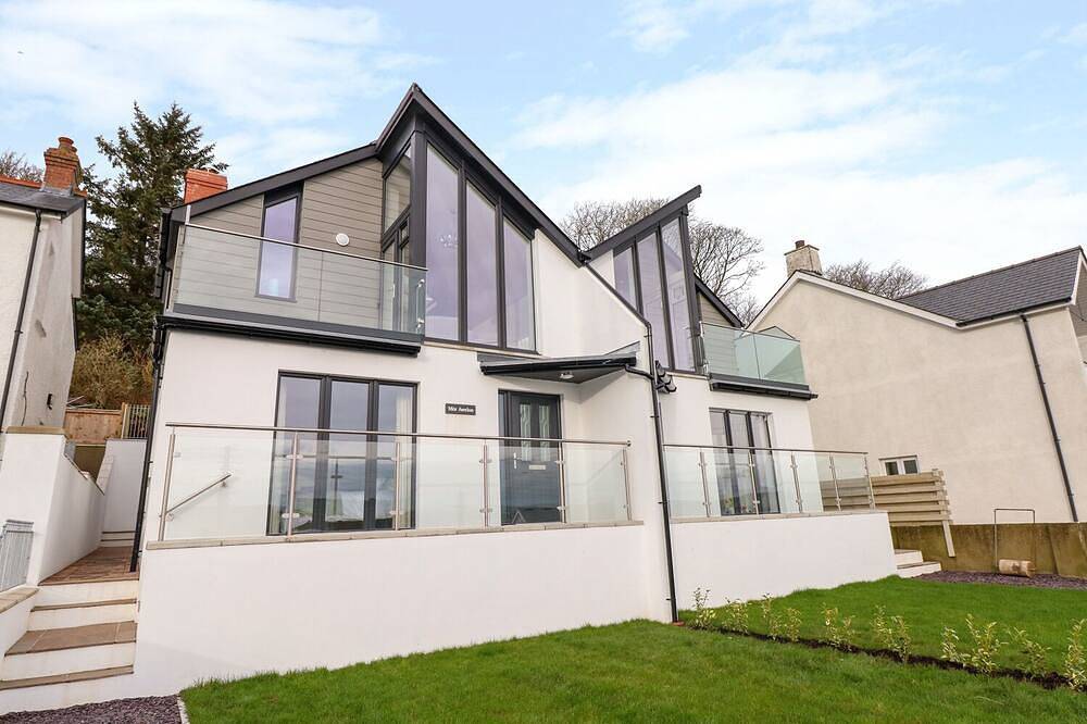 Mor Awelon, family friendly, luxury holiday cottage in Goodwick in Goodwick, Pembrokeshire