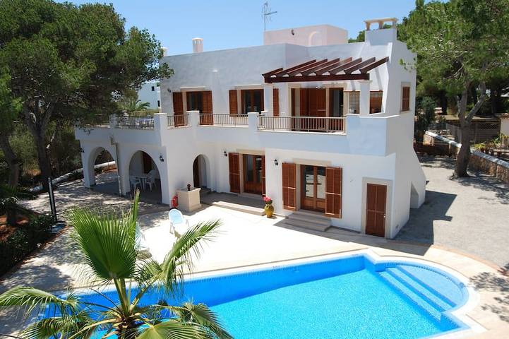 Villa für 9 Personen, mit Balkon und Whirlpool sowie Terrasse und Garten in Cala d'Or