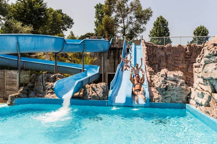Camping voor 10 personen, with Whirlpool and Terras as well as Tuin and Kinderzwembad in Erquy