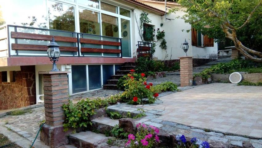 Casa de vacaciones para 7 personas, con vistas además de jardín y piscina para niños - 1