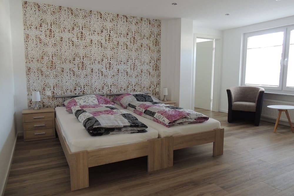 Ganze Wohnung, Moderne Ferienwohnung Eg in Singen, Hegau