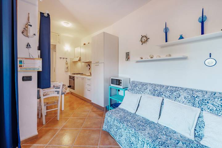 Appartamento intero, Appartamento 'Casa Vacanze Mango' con terrazza privata e aria condizionata in Li Cuncheddi, Olbia