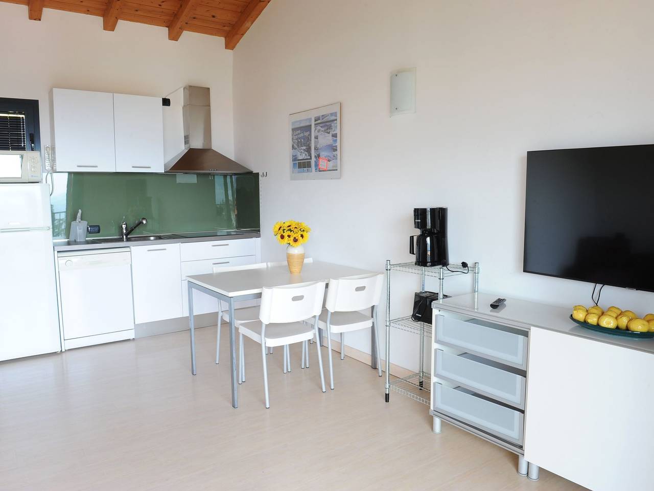 Ganze Wohnung, Zwei-Zimmer-Wohnung mit Seeblick in Malcesine, Gardasee-Berge