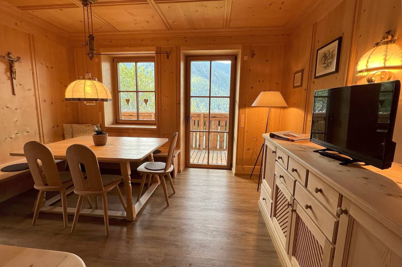 Ganze Wohnung, Apartment 'Valentin36 Geisler' mit Bergblick, Balkon und Wlan in St. Valentin (Villnöß), Villnöß
