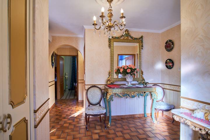 Apartamento entero, Apartamento 'Au Clair Matin à La Mure' con vistas a la montaña, jardín, aire acondicionado y Wi-Fi in Pierre-Châtel, Vercors
