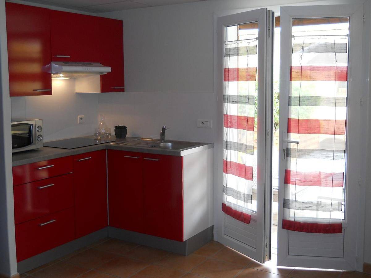 Appartement entier, Studio with Pool View in La Turbie, Côte méditerranéenne (France)