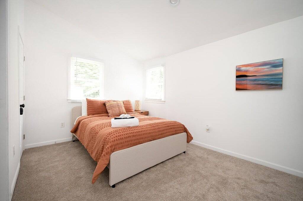 Cozy Bohemian Bungalow- 9 mins to Airport, Ga Convention center, 20 to midtown. in East Point, Fulton County