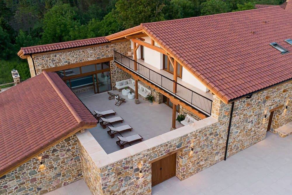 Casa rural Orue Baserria en Urdaibai-con jacuzzi y sauna in Múgica, Reserva de la Biosfera de Urdaibai