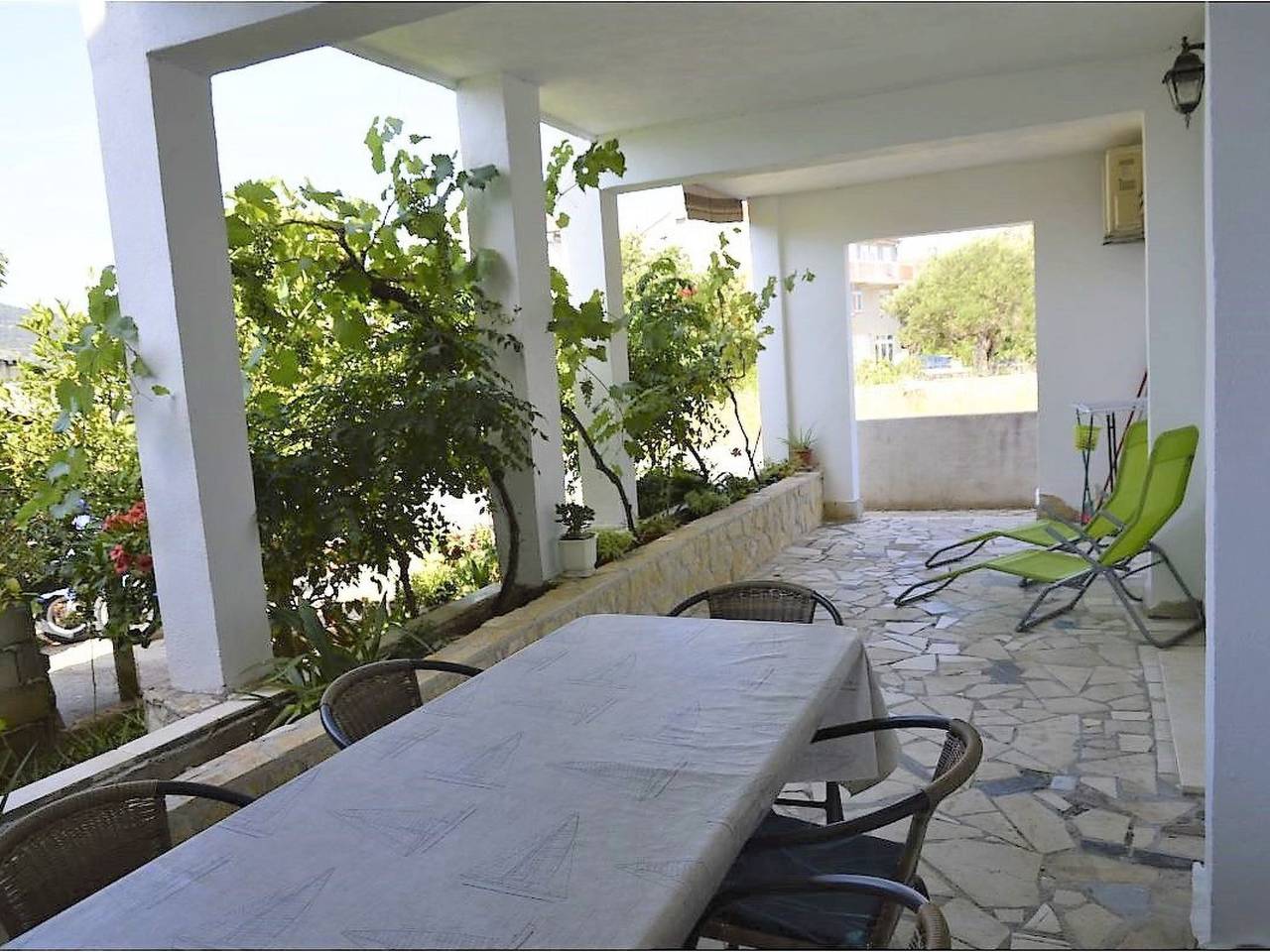 Apartamento entero, Erdgeschosswohnung, erste Reihe vom Meer in Poljica, Condado de Split-Dalmacia