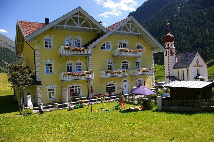 Ferienwohnung für 2 Personen, mit Balkon und Terrasse sowie Garten und Sauna