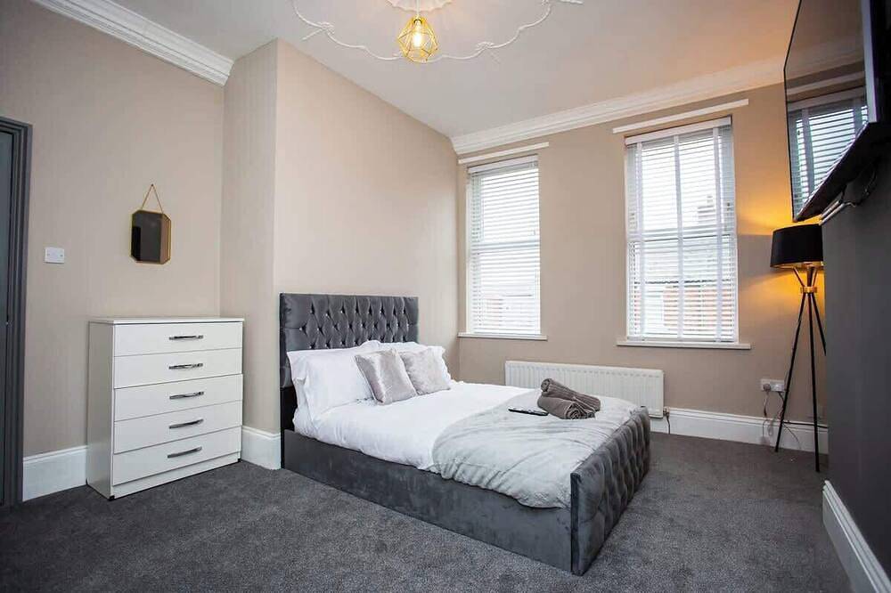 Entire apartment, Modern Interior Spacious  Four Bedroom Apartment in South Shields, South Tyneside