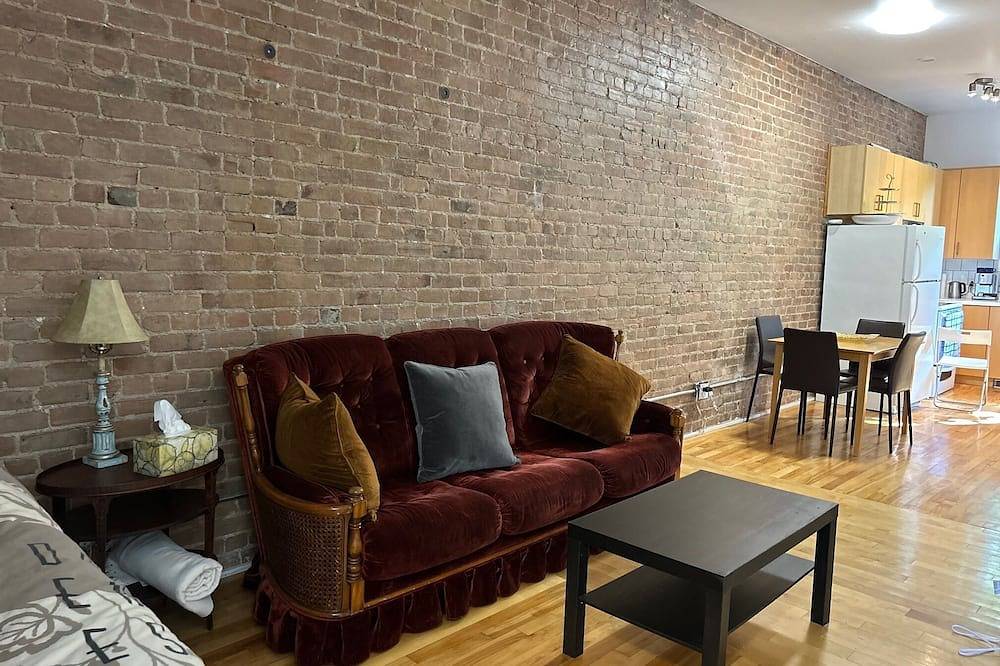 Entire apartment, Lumineux Loft à Montreal au Coeur de la Petite Italie in Cachan, Val-de-Marne