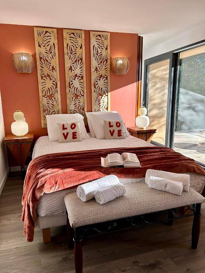 Gîte pour 2 personnes, avec jardin et terrasse à Le Puy-Sainte-Réparade