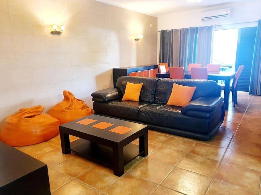 Lovely Beach House moradia V4 com piscina in Altura, Distrito de Faro