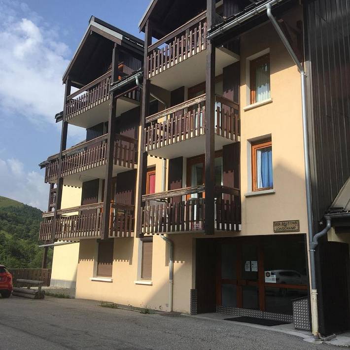 Gîte pour 5 personnes, avec bassin pour enfant ainsi que balcon et vue dans Office De Tourisme De Saint Francois Longchamp