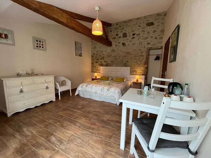 Chambre d’hôte pour 2 personnes, avec piscine ainsi que vue et jardin
