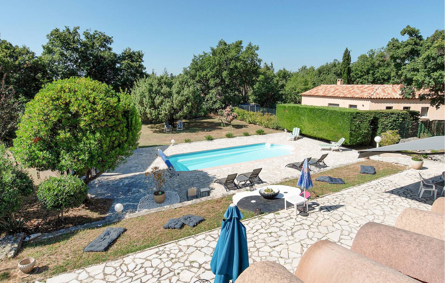 Apartamento con terraza junto a la piscina en Saint-Cézaire-sur-Siagne in Saint-Cézaire-sur-Siagne, Region de Cannes