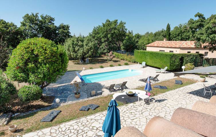 Location de vacances pour 8 personnes, avec jardin ainsi que terrasse et piscine à Saint-Cézaire-sur-Siagne - 3