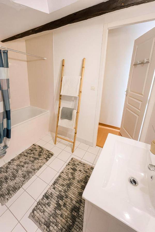 Appartement entier, L 'Écrin de Trévoux 3 Chambres confort ventilées in Trévoux, Ain