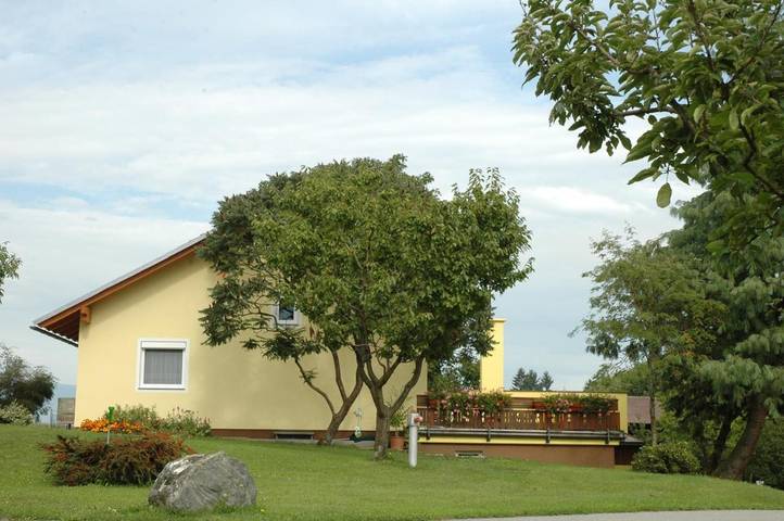 Ferienwohnung für 6 Personen, mit Terrasse und Garten sowie Ausblick