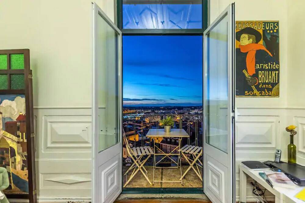 Ganze Wohnung, 4 Bedroom apartment that offers a wonderful view of Coimbra and Mondego river. in Almedina, Coimbra