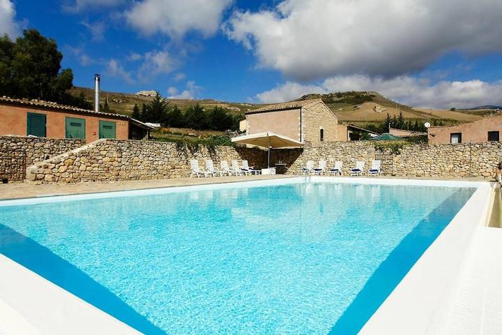 Location de vacances pour 24 personnes, avec vue ainsi que piscine et jardin à Polizzi Generosa - 4