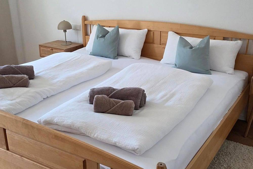 Ganze Wohnung, Ferienwohnung Simon, 90 m², 2-6 Personen, Wohnküche, 3 Schlafzimmer, Du/Wc + Wc, Balkon in Staudach-Egerndach, Chiemsee