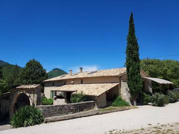 Gîte pour 8 personnes, avec jardin à Montbrun-les-Bains