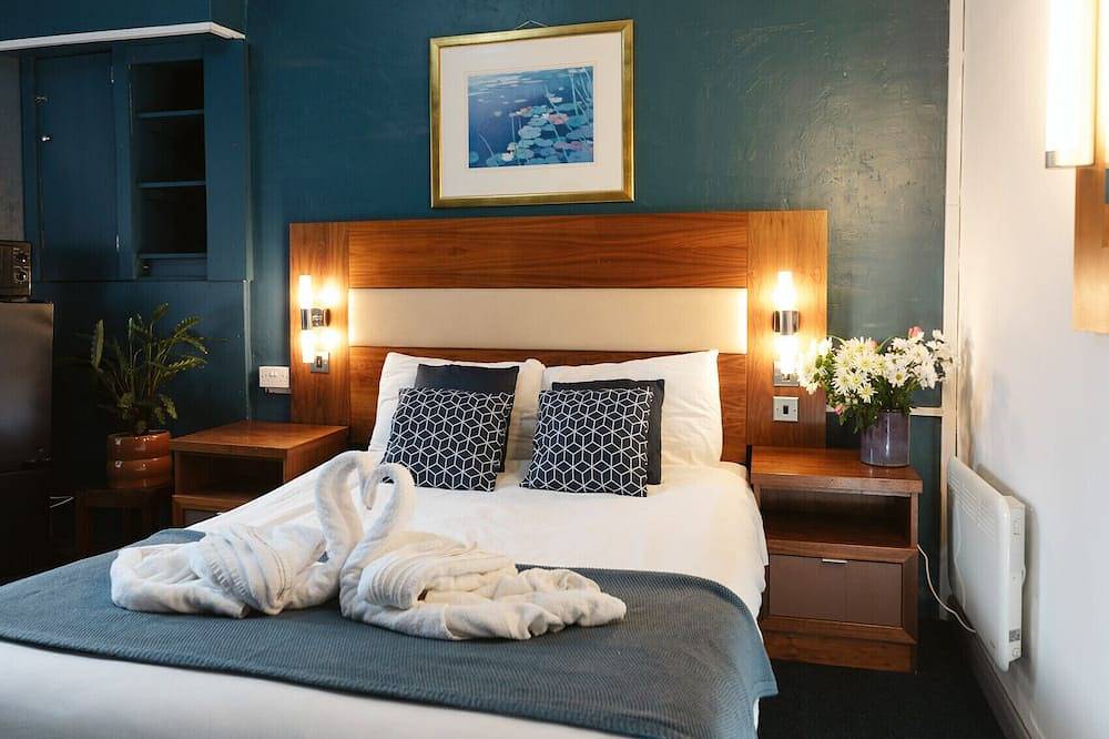 Bed And Breakfast for 2 People in Paisley, Lowlands