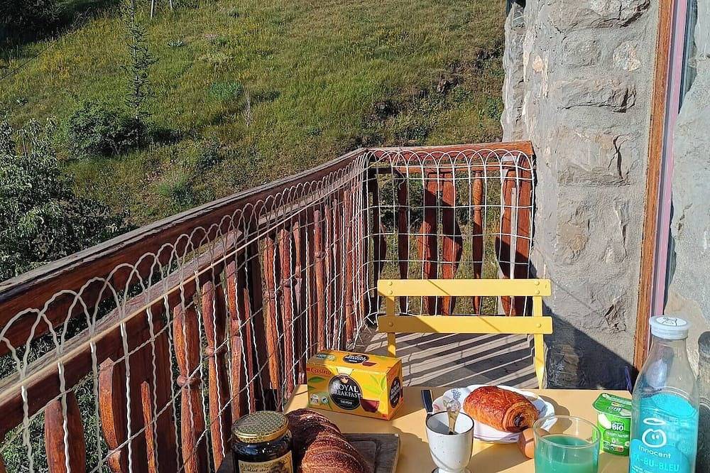 Entire apartment, Ultra resort center Large 3-room apartment At the foot of the slopes & shops in Péone, Nice region