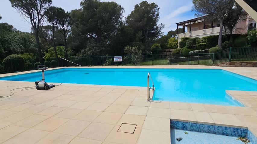 Gîte pour 4 personnes, avec jardin et piscine dans Boulouris - 2