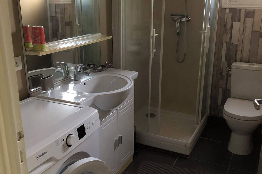 Appartement entier, Appartement T2 Mimosa, 45m2, real \"green love nest,\" swimming pool, sea in Boulouris, Saint-Raphaël
