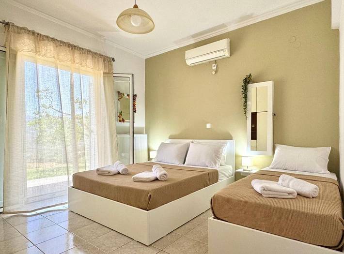 Apartment for 4 people, with view and garden as well as lake view in Lassi