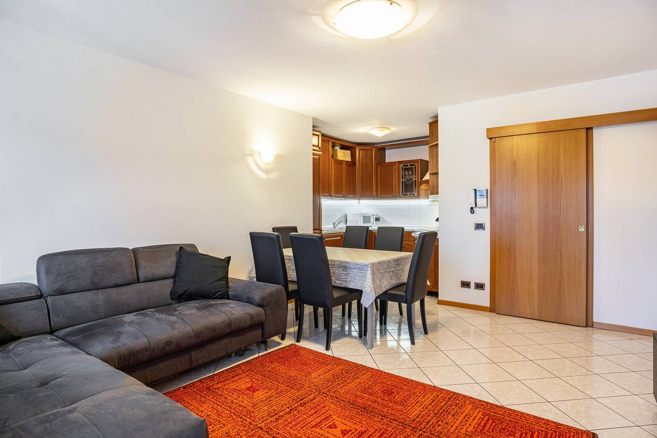 Entire apartment, Apartment 'Appartamento Cles' with Mountain View, Balcony and Wi-Fi in Cles, Brenta group