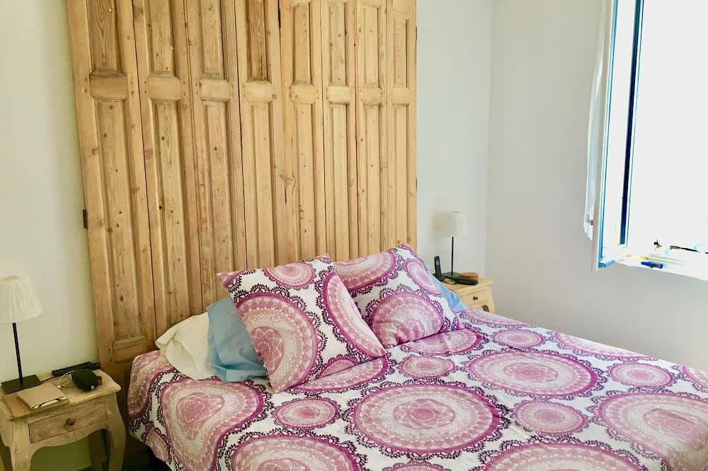 Ganze Wohnung, Sonniges, elegantes, geräumiges Apartment mit 2 Schlafzimmern im Herzen von Pezenas in Pézenas, Côte d'Améthyste