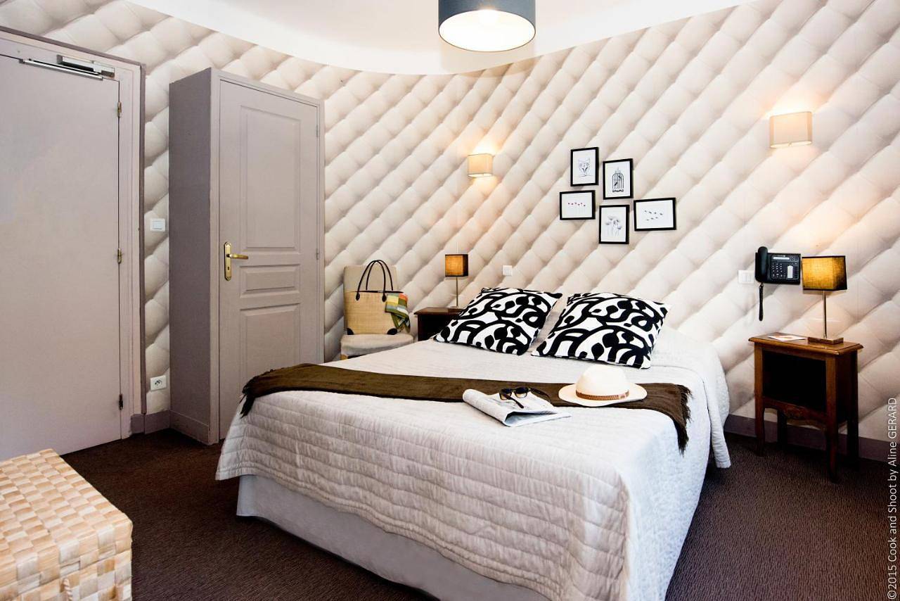 Logis Hôtel La Magnanerie - Côté Bistro in Aubignosc, Région de Forcalquier